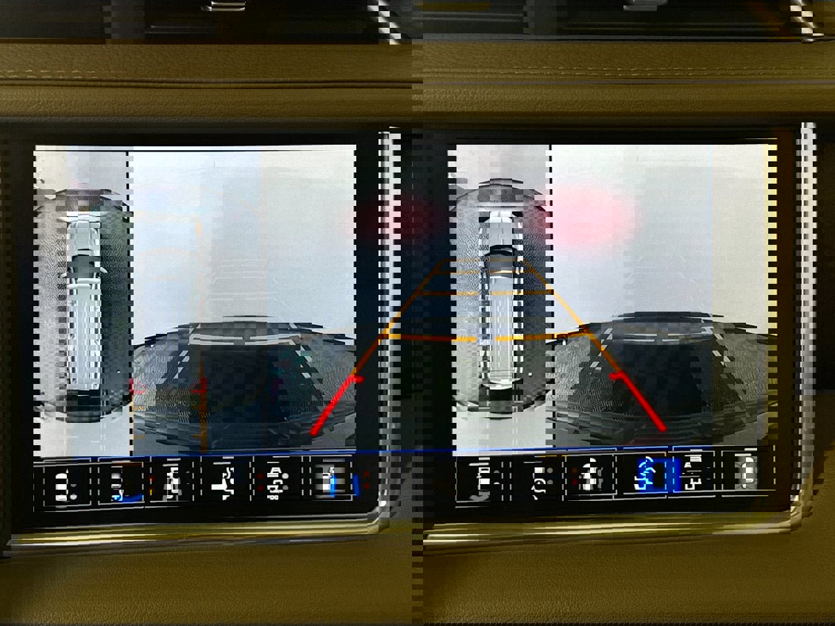 Used 2021 GMC Yukon Denali w/ Denali Premium Package image 15