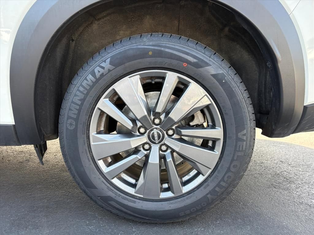 Used 2024 Nissan Pathfinder SV image 25