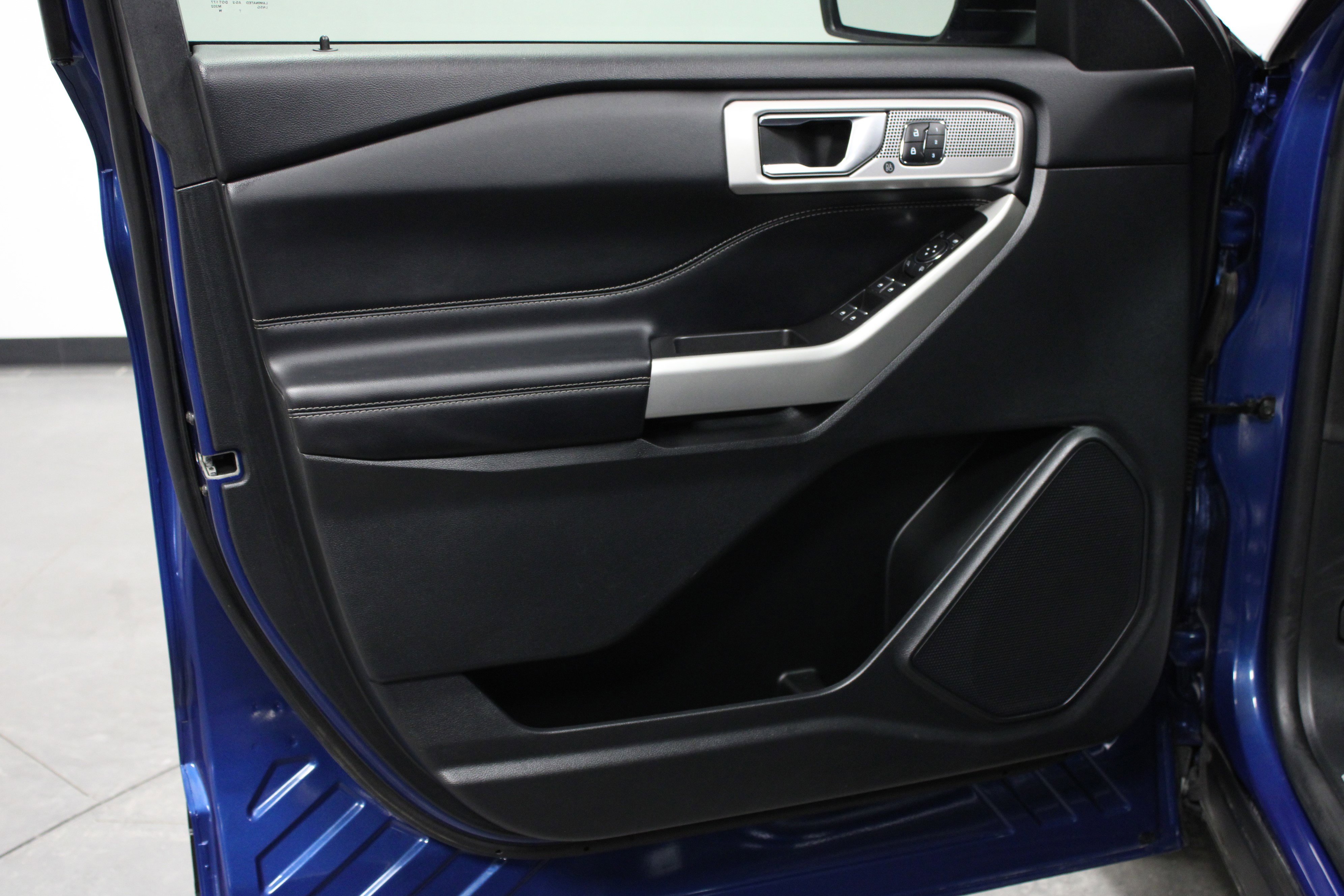 Used 2021 Ford Explorer Limited w/ Equipment Group 301A image 11