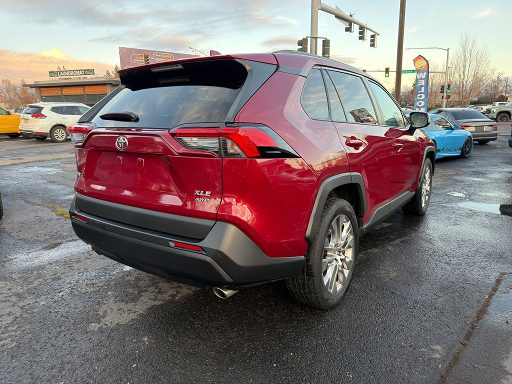 Used 2020 Toyota RAV4 XLE Premium image 6