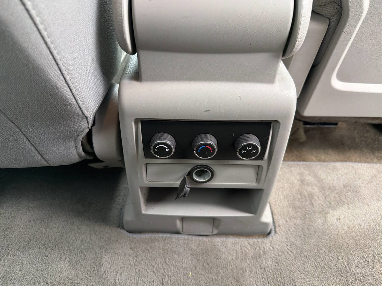 Used 2008 Suzuki XL7 AWD w/ 3rd Row image 22