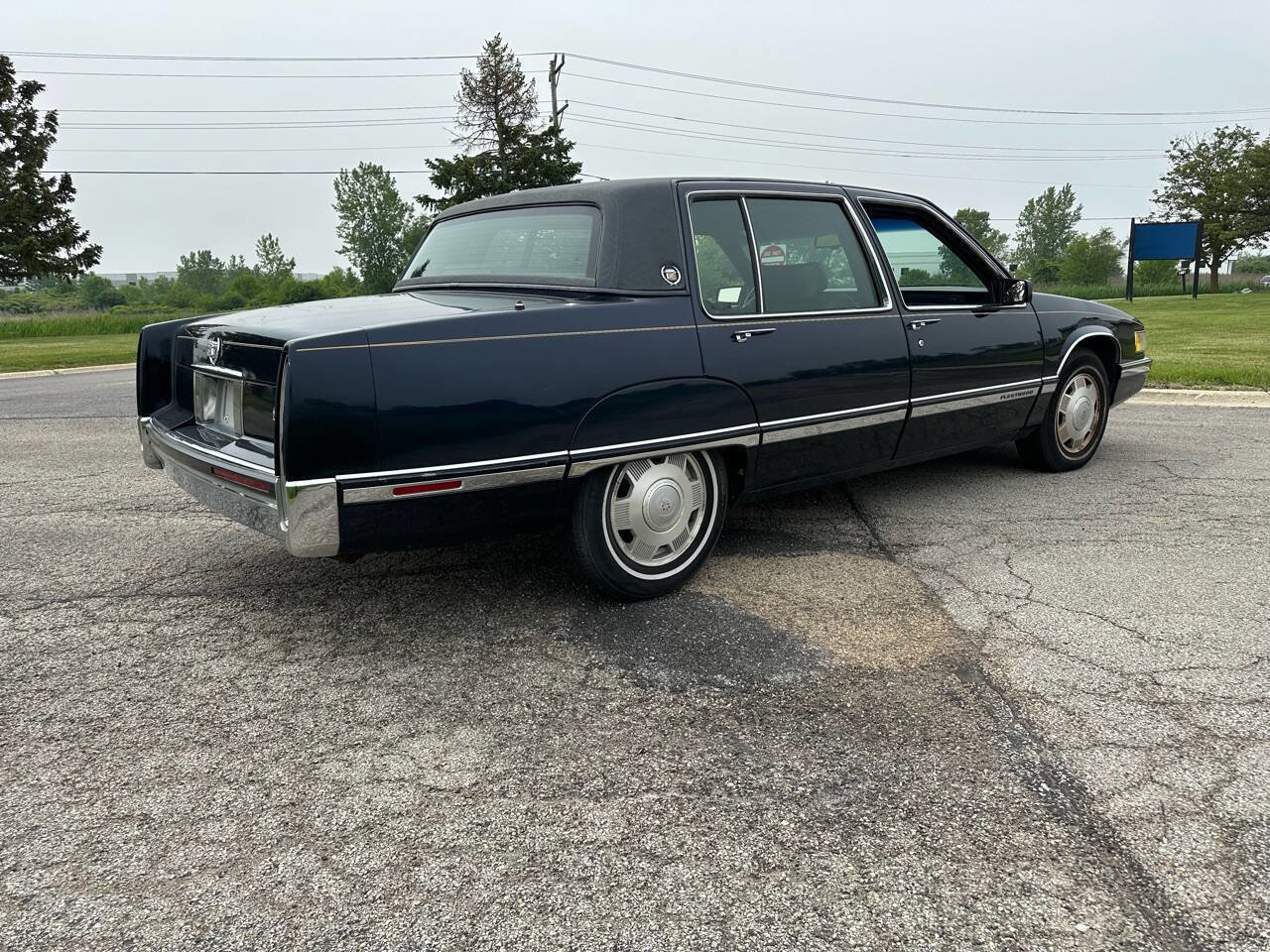 Used 1992 Cadillac Fleetwood Sedan FWD image 6