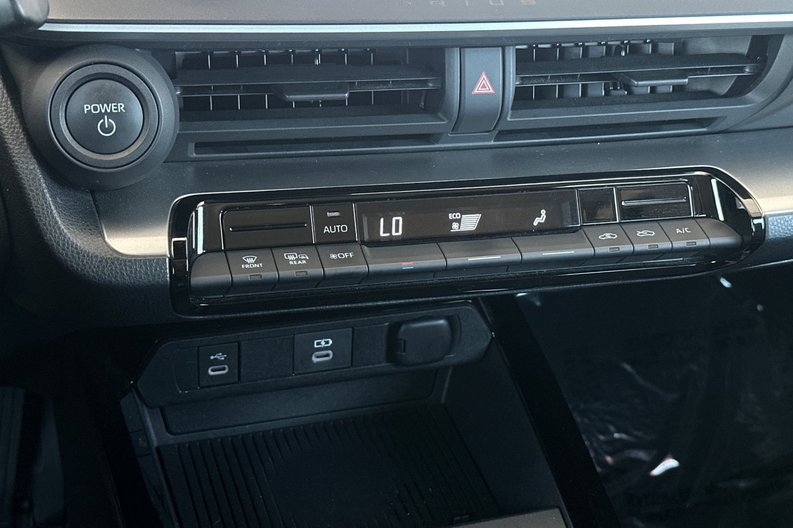Certified 2023 Toyota Prius LE FWD image 18