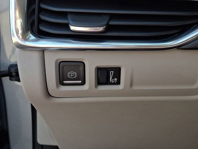 Used 2023 Cadillac XT4 Luxury FWD image 36