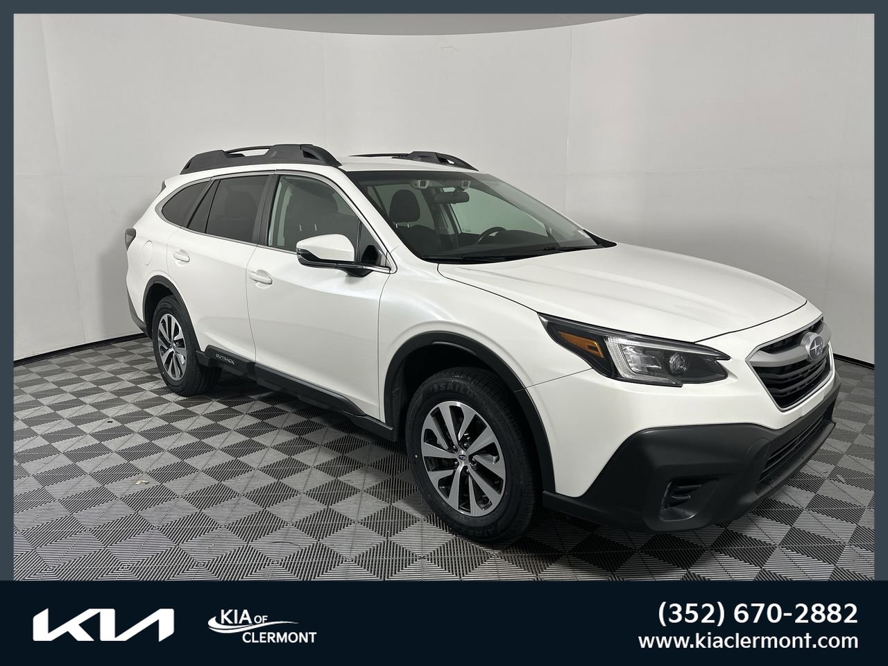 Used 2022 Subaru Outback Premium AWD/4WD image 1