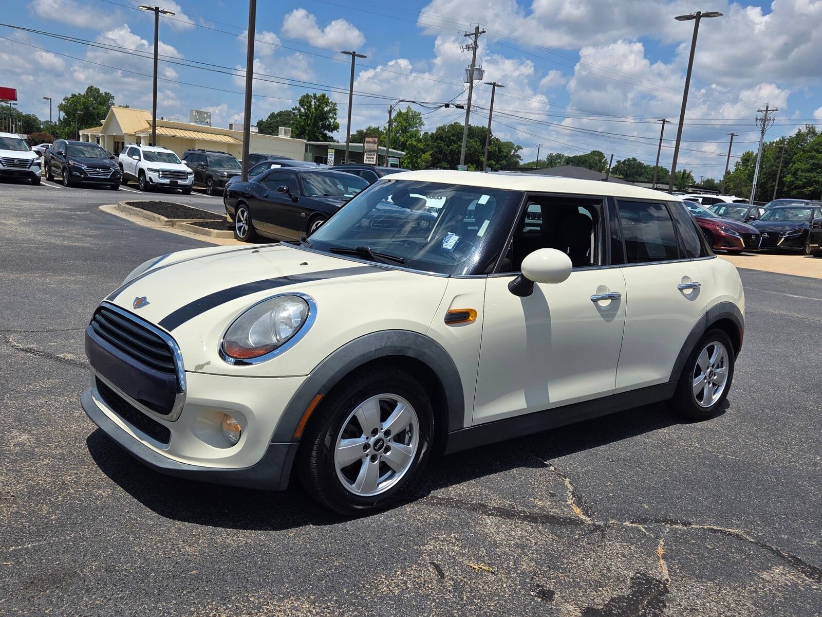 Used 2016 MINI Cooper 4-Door Hardtop FWD image 3