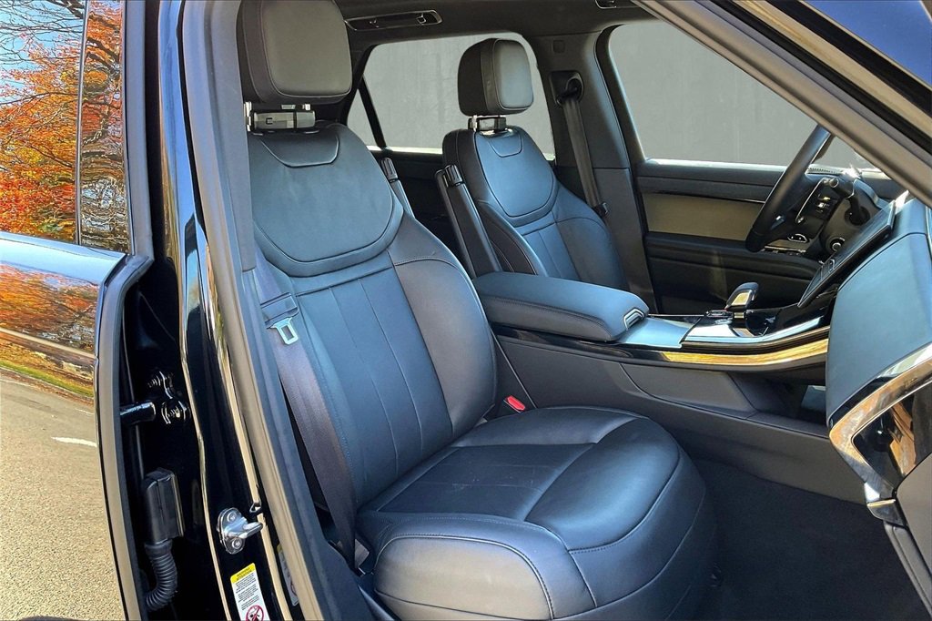 Used 2025 Land Rover Range Rover Sport image 28