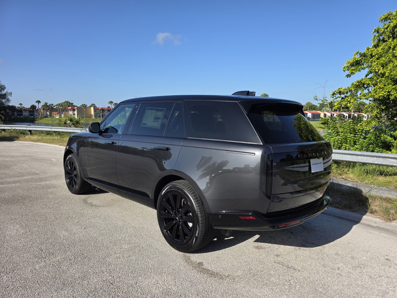 New 2026 Land Rover Range Rover Long Wheelbase SE AWD/4WD image 2
