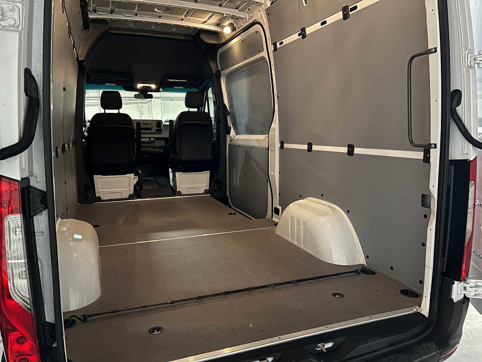 Used 2025 Mercedes-Benz Sprinter 2500 image 18