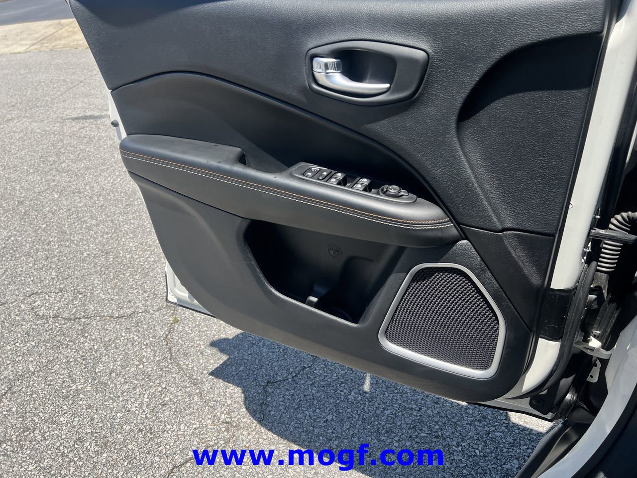Used 2018 Jeep Compass Latitude w/ Popular Equipment Group FWD image 15