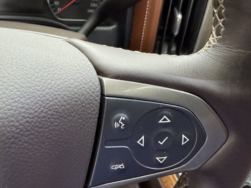 Used 2015 Chevrolet Silverado 1500 High Country w/ High Country Premium Package AWD/4WD image 14