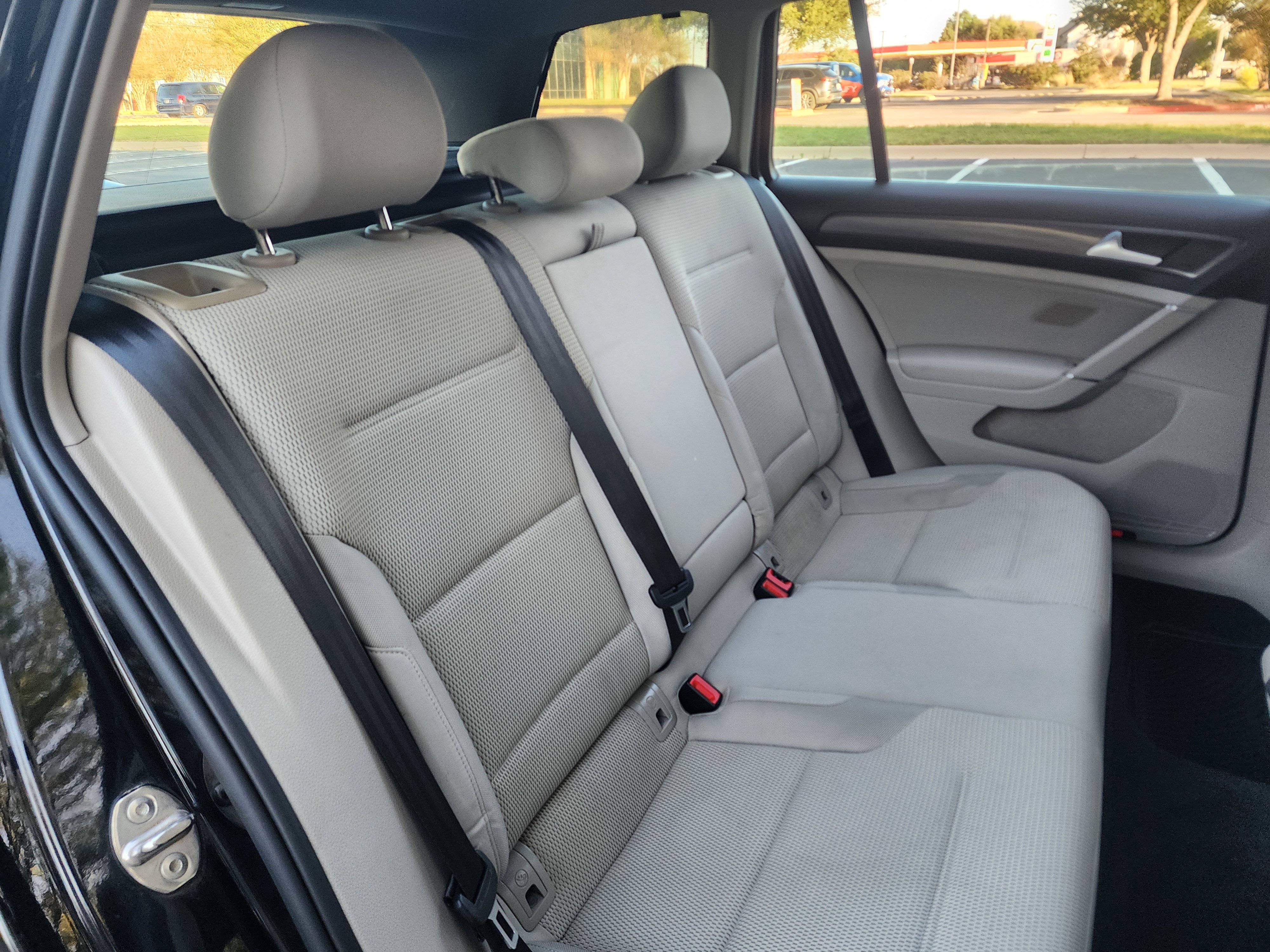 Used 2019 Volkswagen Golf S image 19