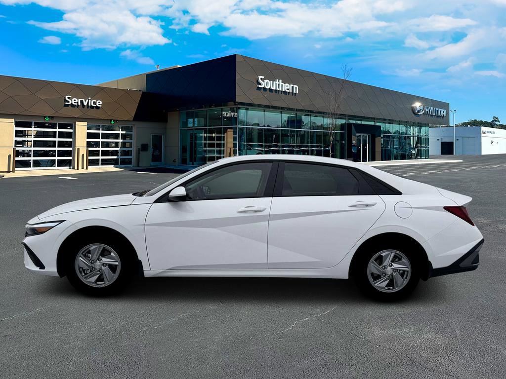 New 2026 Hyundai Elantra SE image 3