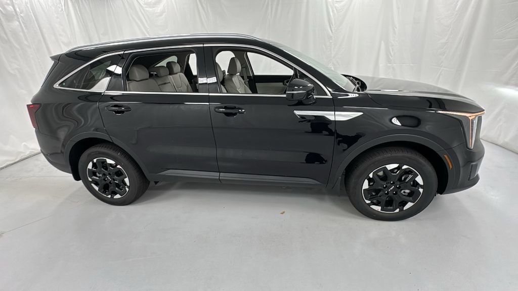 New 2025 Kia Sorento S image 2