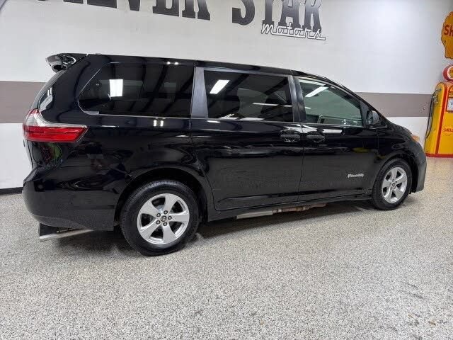 Used 2020 Toyota Sienna L FWD image 32