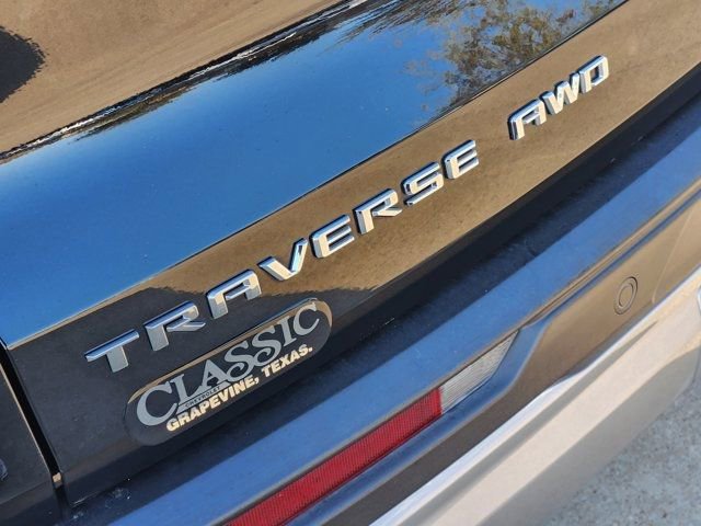 Used 2025 Chevrolet Traverse LT image 9