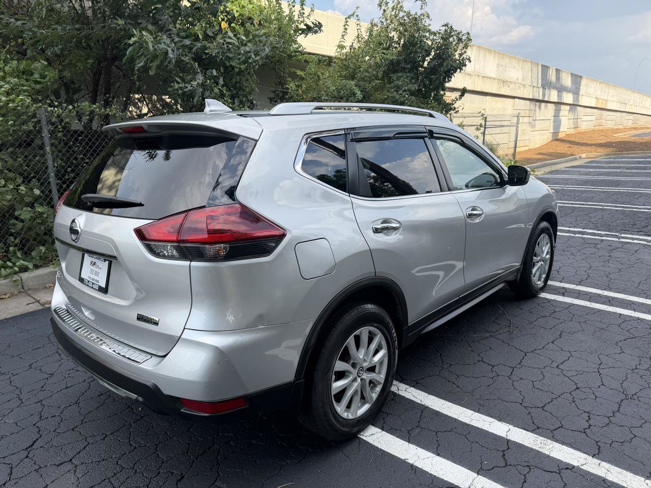 Used 2019 Nissan Rogue S w/ Special Edition Package FWD image 5
