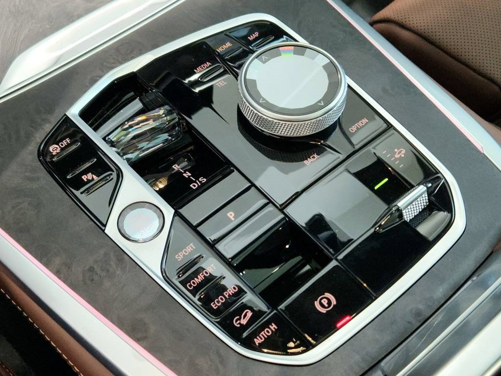 Used 2025 BMW X7 M60i AWD/4WD image 39