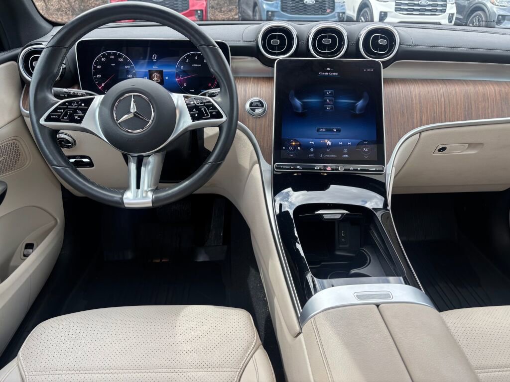 Used 2024 Mercedes-Benz GLC 300 4MATIC image 2