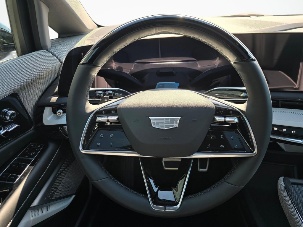 New 2026 Cadillac Optiq Luxury 2 AWD/4WD image 31