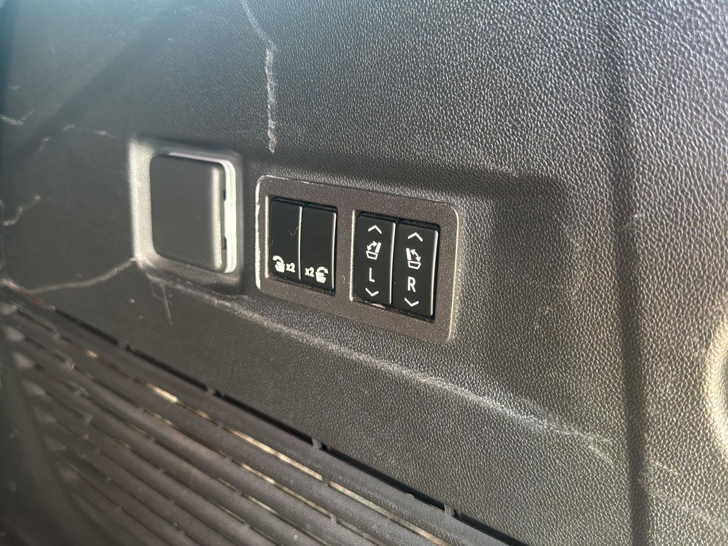 Used 2024 Chevrolet Tahoe High Country w/ Advanced Technology Package image 41