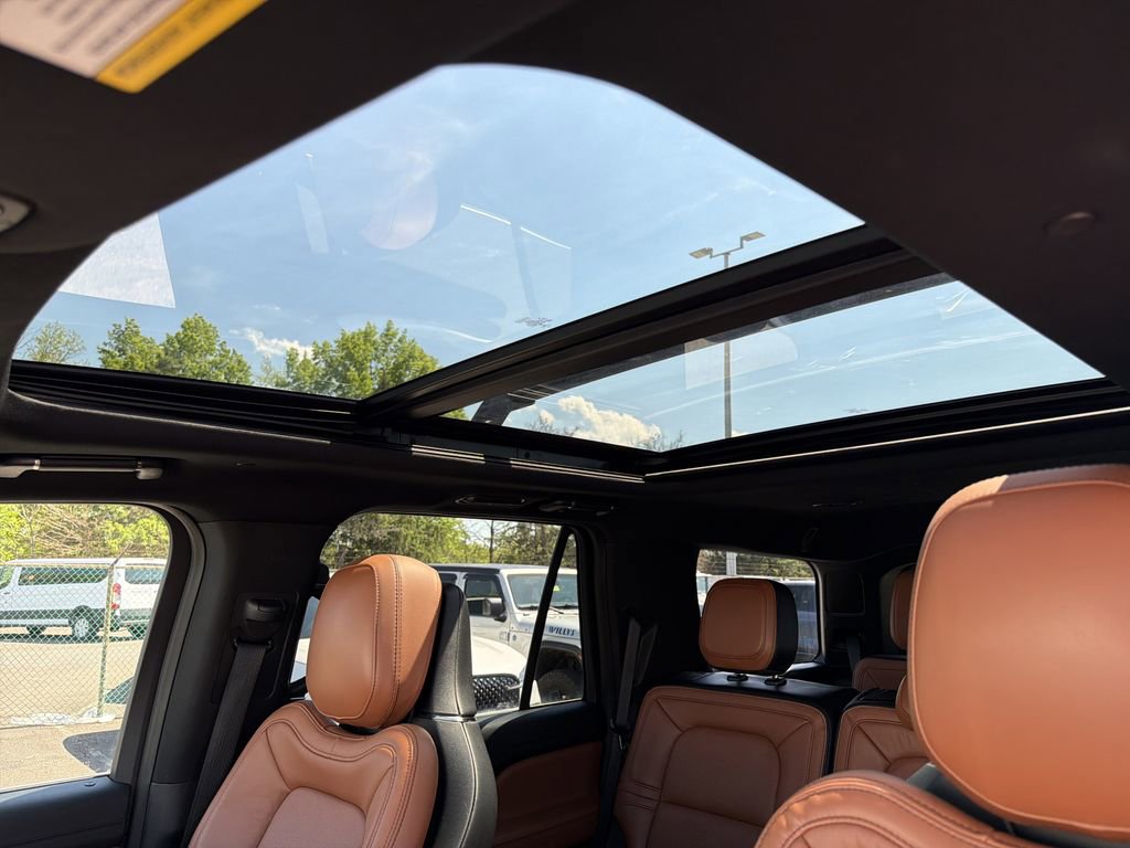 Used 2021 Lincoln Navigator Reserve w/ Luxury Package AWD/4WD image 29