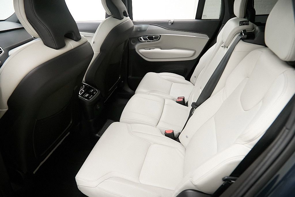 Used 2022 Volvo XC90 T8 R-Design image 24