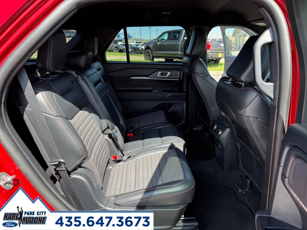 Used 2025 Ford Explorer ST-Line w/ ST-Line Street Pack AWD/4WD image 35