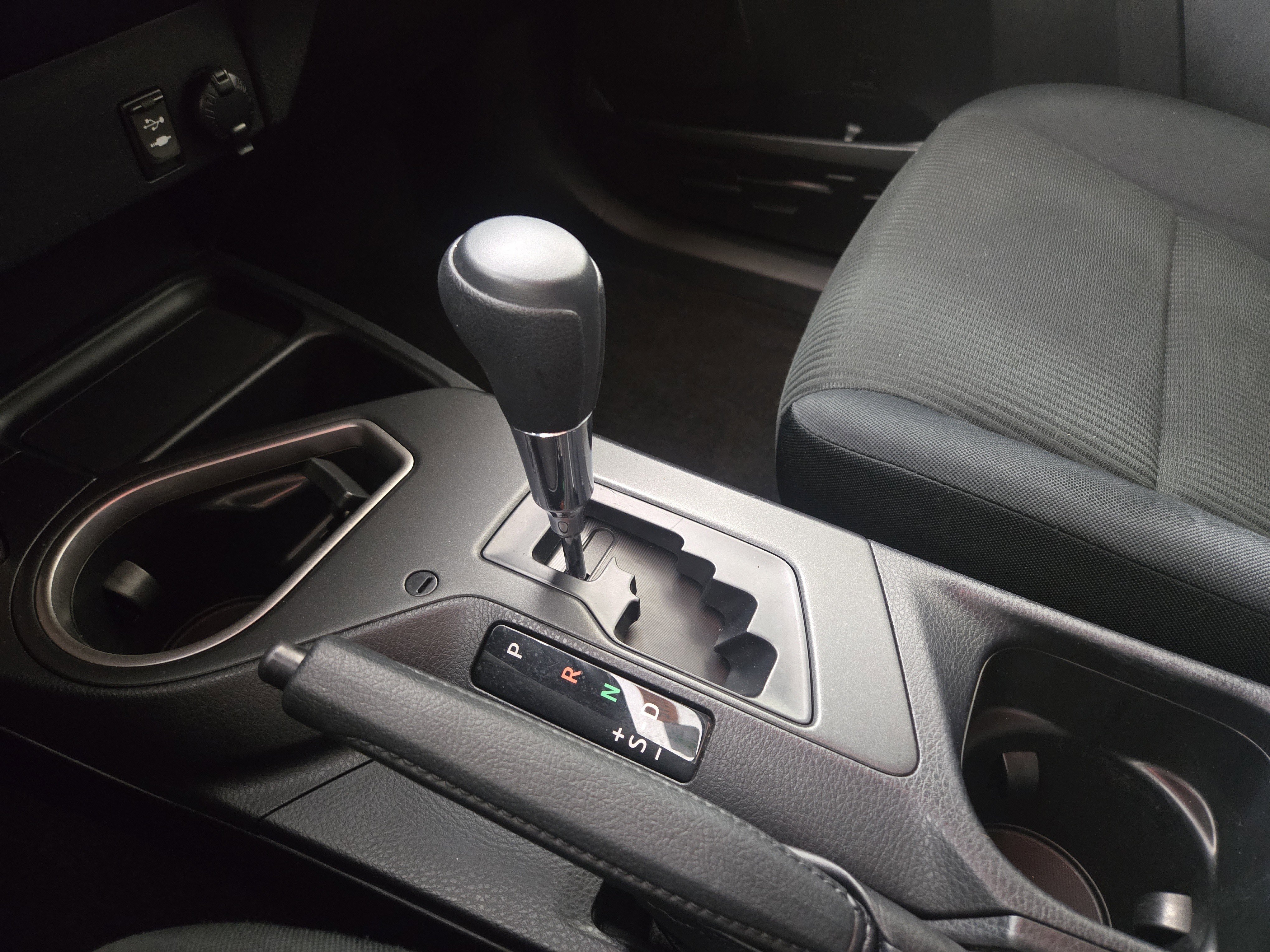 Used 2018 Toyota RAV4 LE w/ All Weather Liner Package image 22