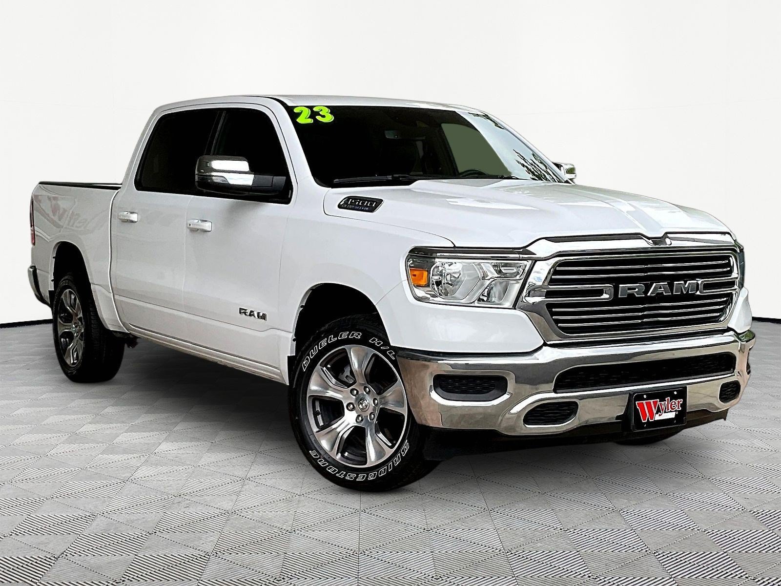 Used 2023 RAM 1500 Laramie AWD/4WD image 3