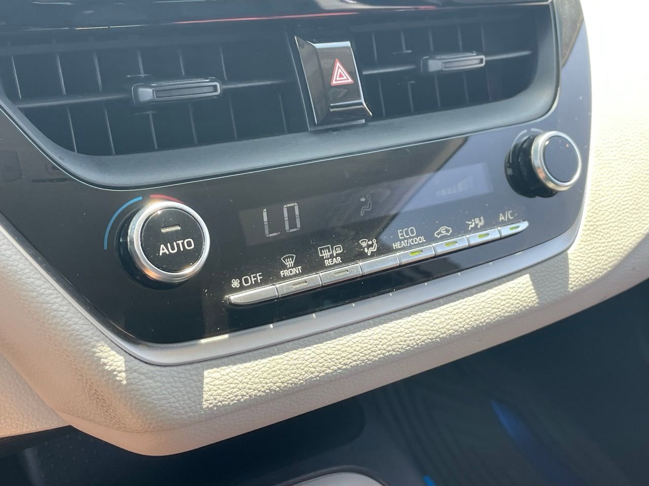 Used 2022 Toyota Corolla LE w/ Carpet Mat Package (TMS) FWD image 10