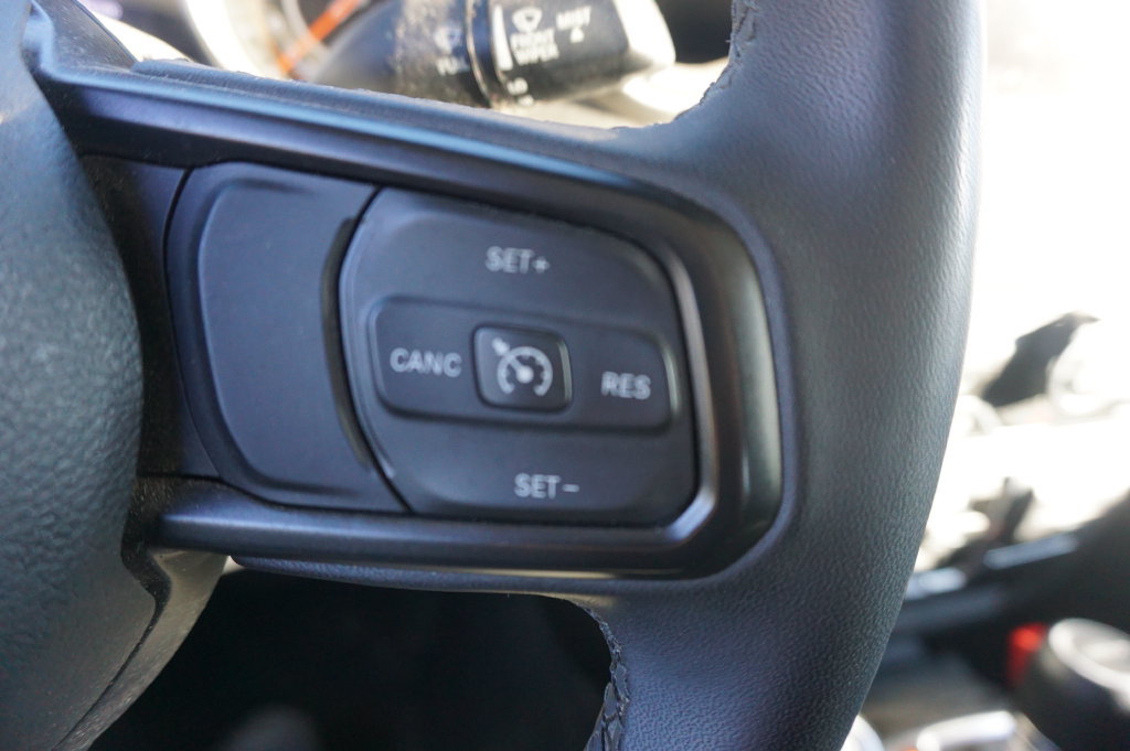 Used 2023 Jeep Gladiator Sport AWD/4WD image 9