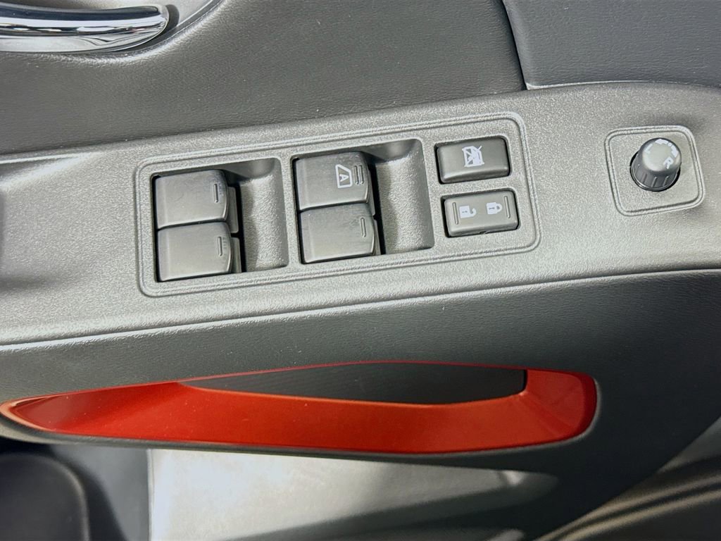 Used 2025 Nissan Frontier PRO-4X w/ Pro Convenience Package image 17