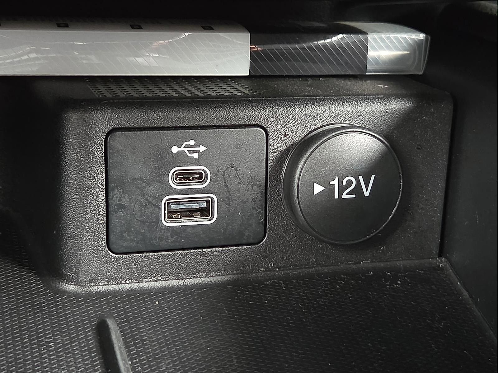 Used 2024 Ford Escape ST-Line w/ Cold Weather Package FWD image 17