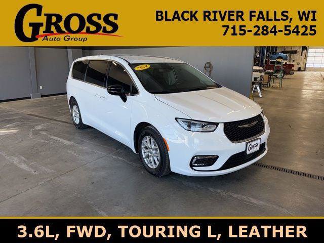 Certified 2024 Chrysler Pacifica Touring-L image 1