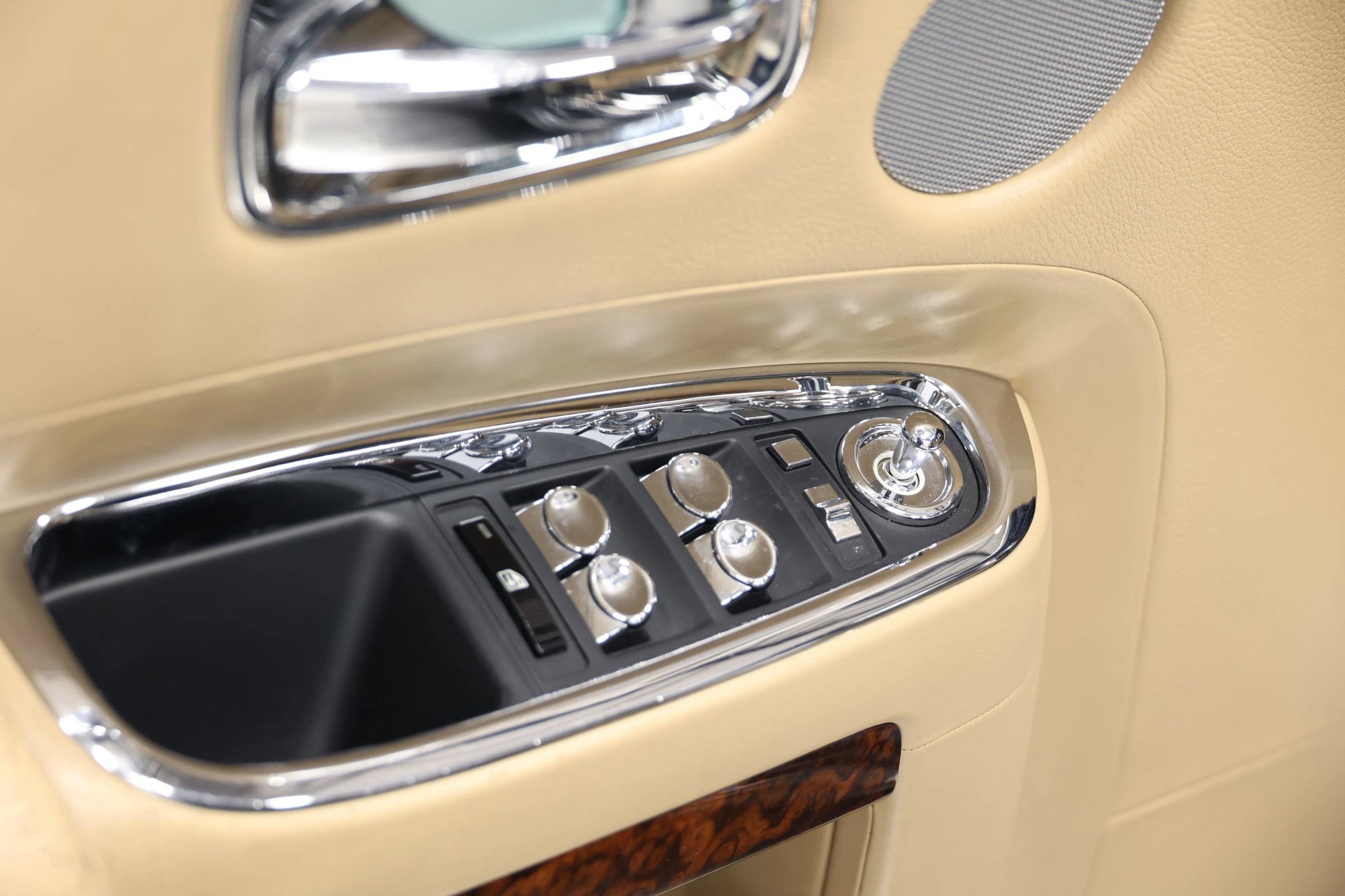 Used 2011 Rolls-Royce Ghost image 13