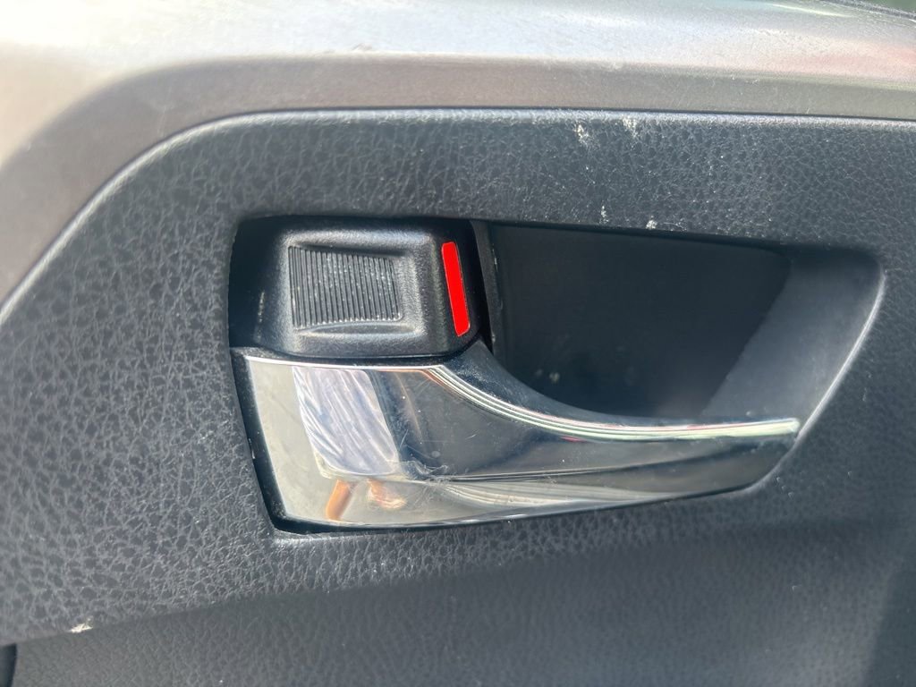 Used 2017 Toyota RAV4 XLE FWD image 9