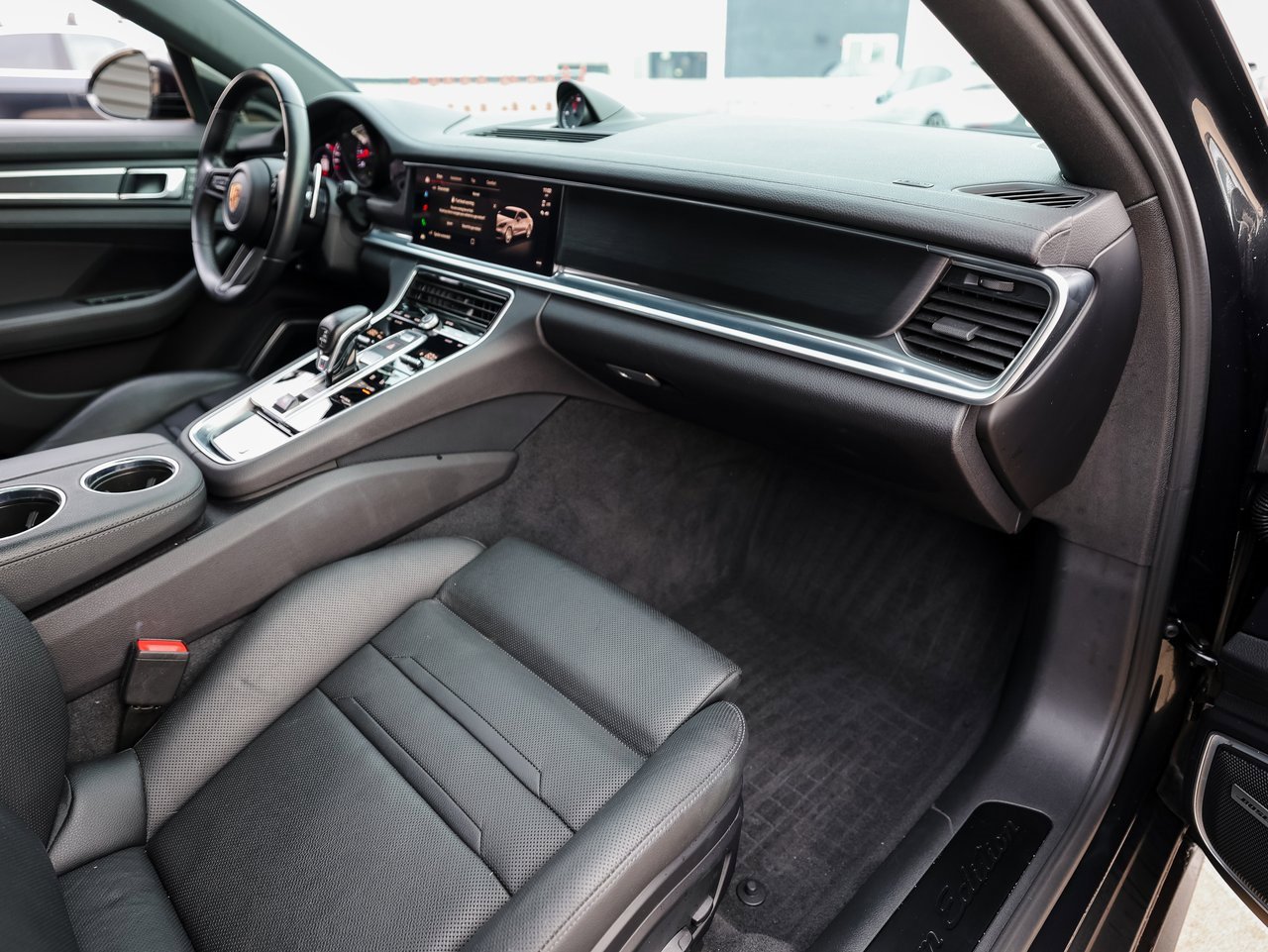 Certified 2023 Porsche Panamera Platinum Edition image 28
