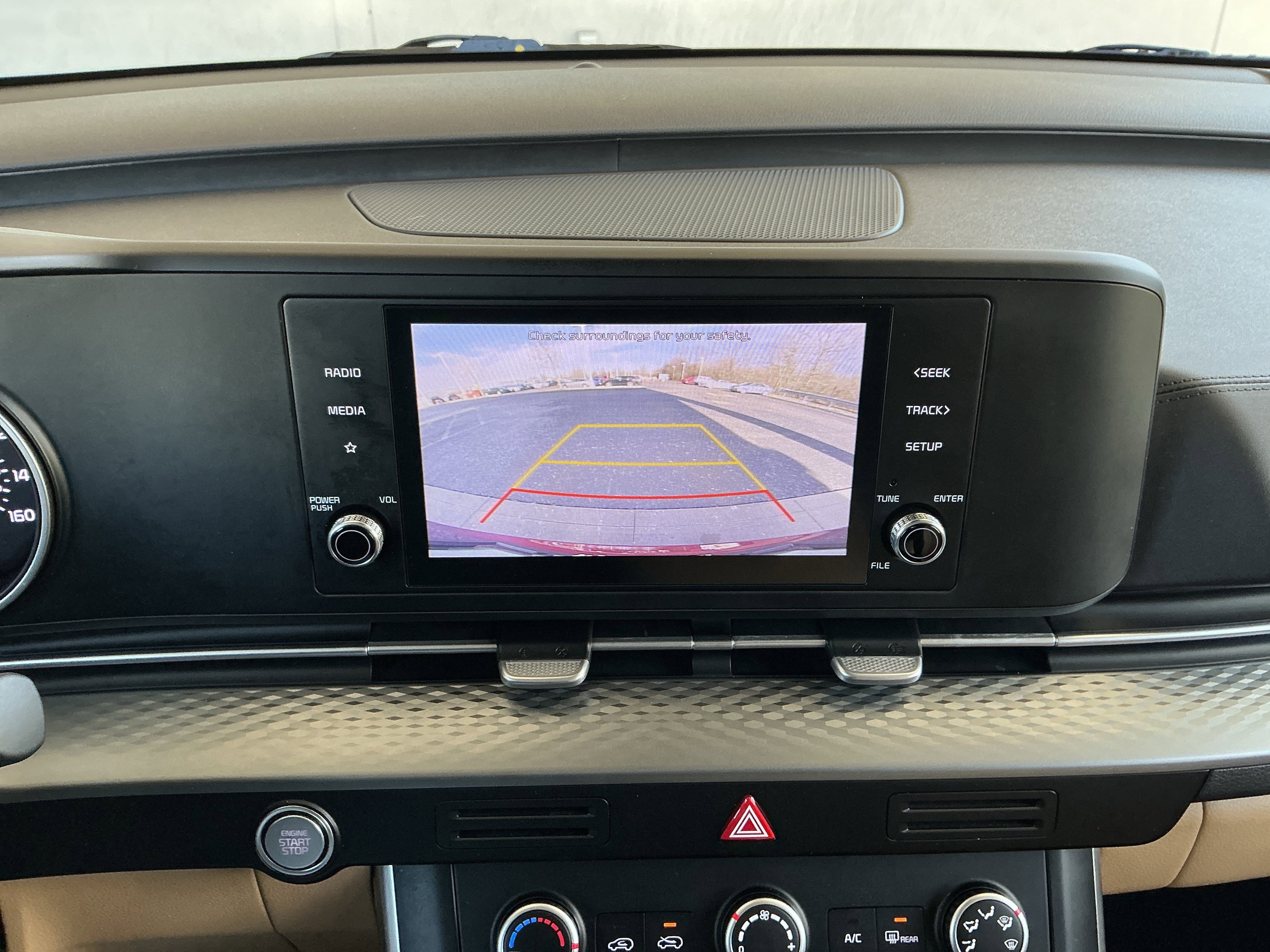 Used 2022 Kia Carnival LX image 10