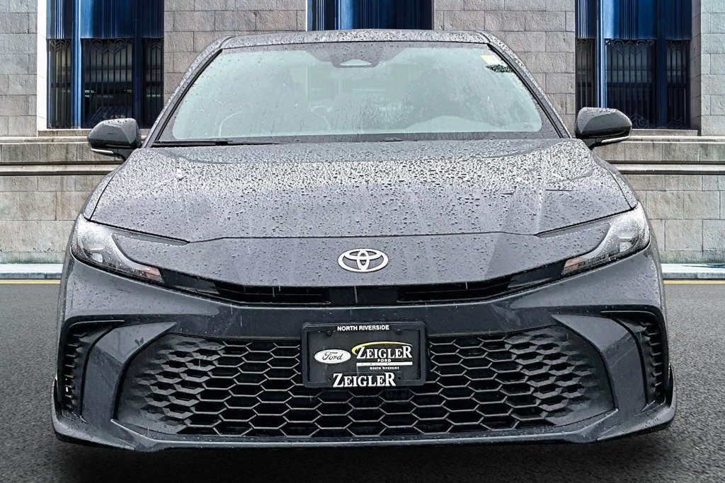 Used 2025 Toyota Camry SE FWD image 3