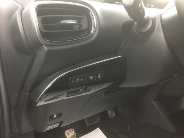 Used 2020 Toyota Prius XLE AWD/4WD image 22