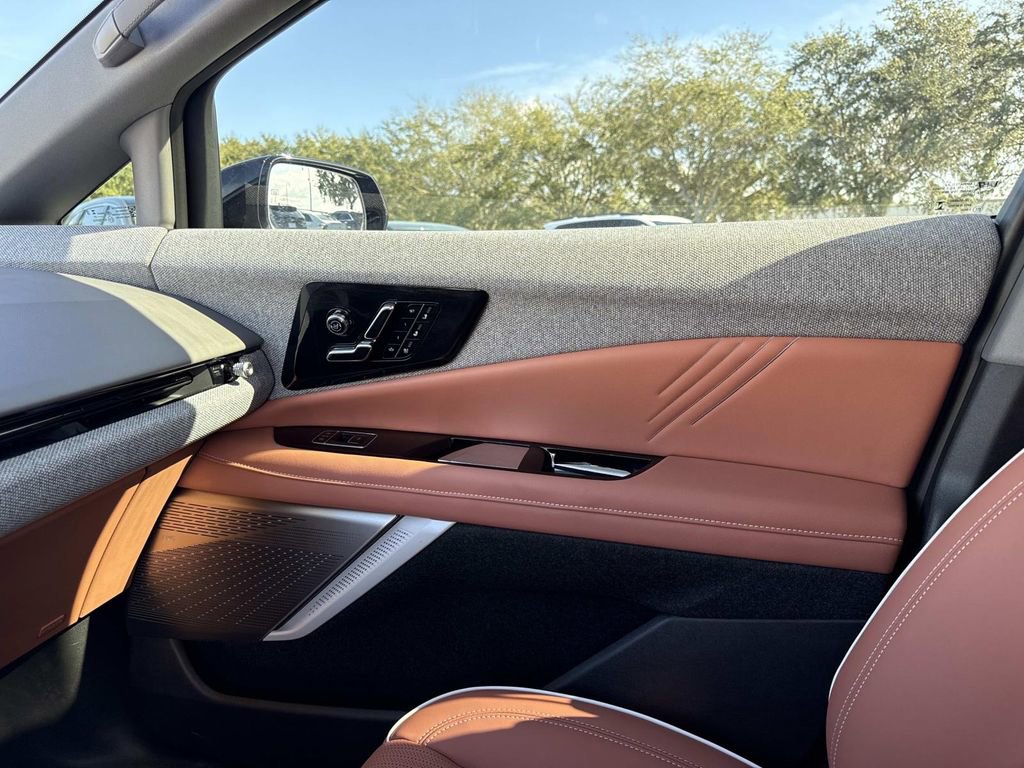 New 2026 Cadillac Optiq Luxury 2 image 22