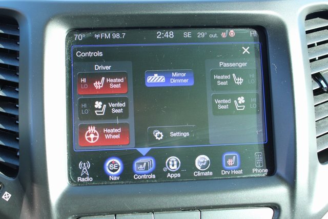 Used 2018 Jeep Cherokee Overland image 16