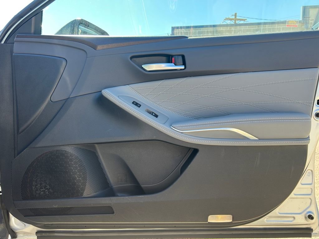 Used 2019 Toyota Avalon Limited image 25