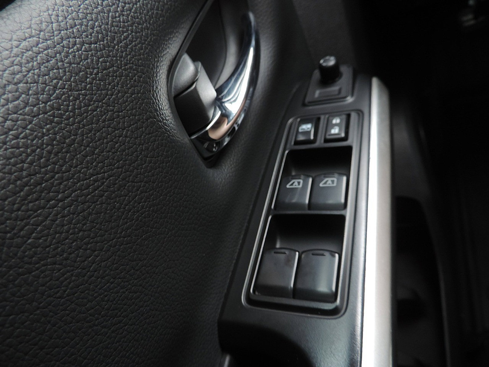 Used 2023 Nissan Titan SV w/ Accessory Utility Package AWD/4WD image 22