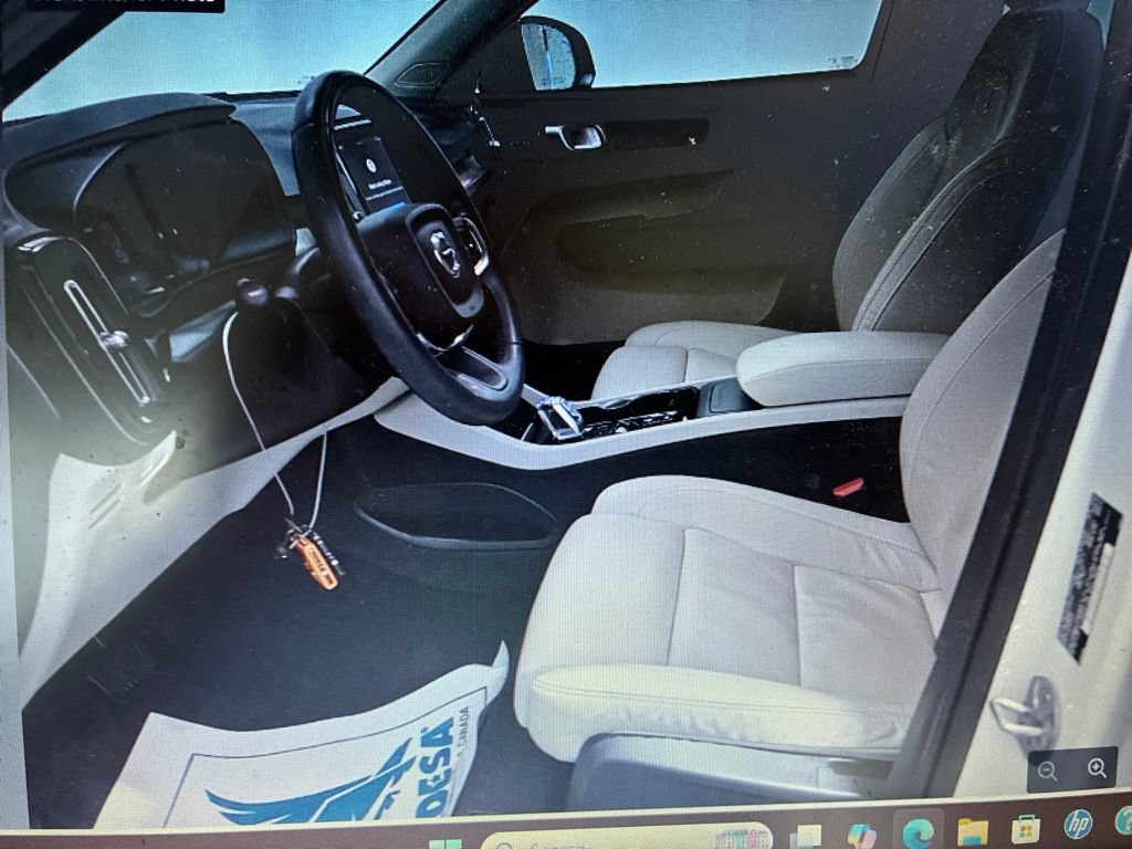 Used 2023 Volvo XC40 B4 Ultimate FWD image 8