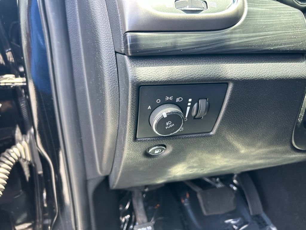 Used 2021 Jeep Grand Cherokee Laredo RWD image 36