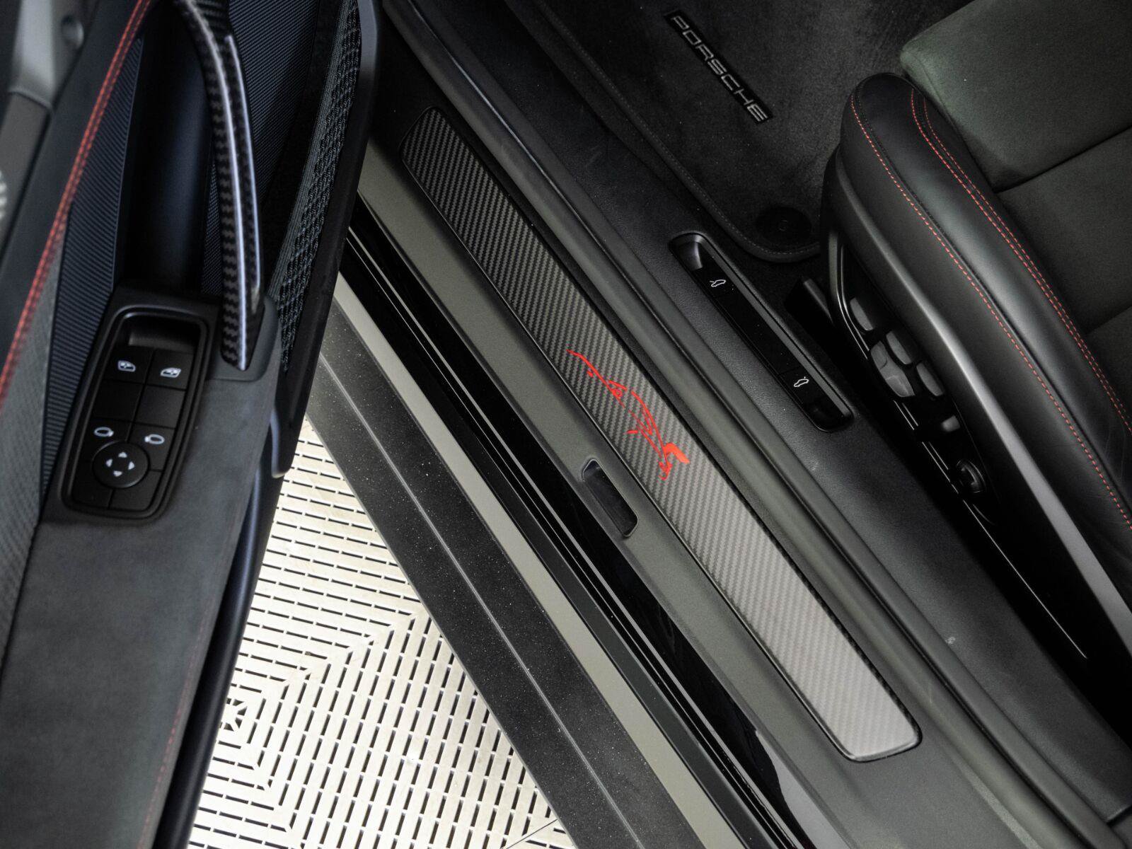 Certified 2025 Porsche 911 GT3 RS RWD image 8