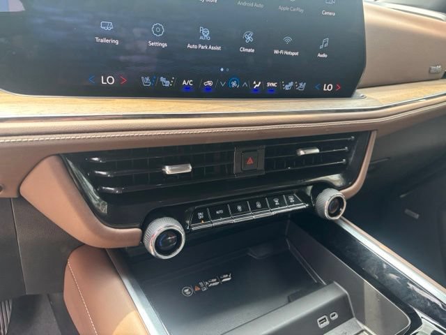 Used 2025 Chevrolet Tahoe High Country AWD/4WD image 20