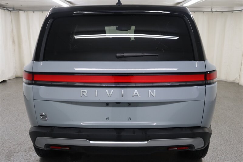 Used 2025 Rivian R1S Adventure Dual AWD/4WD image 5